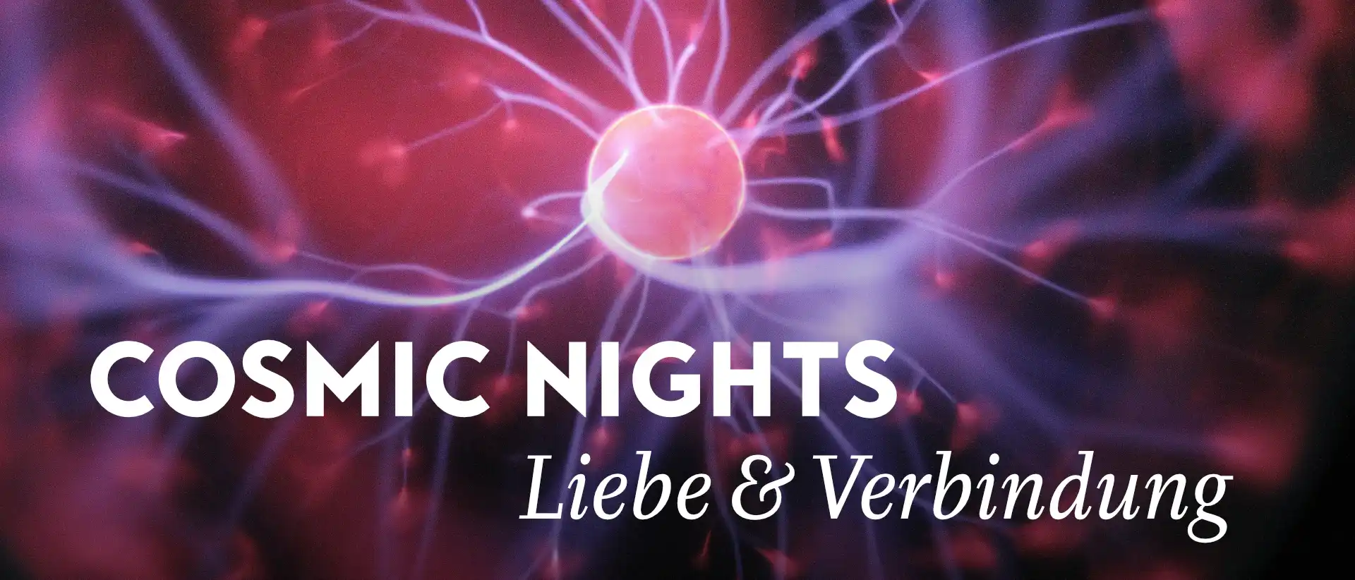 Eine rosa leuchtende Plasmakugel mit blauen Lichtarmen, die wie neuronale Verbindungen aussehen und dem Text: Cosmic Nights - Liebe & Verbindung